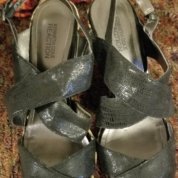 Sz 8 Kenneth Cole Black wedge heel sandals - Picture 4 of 7